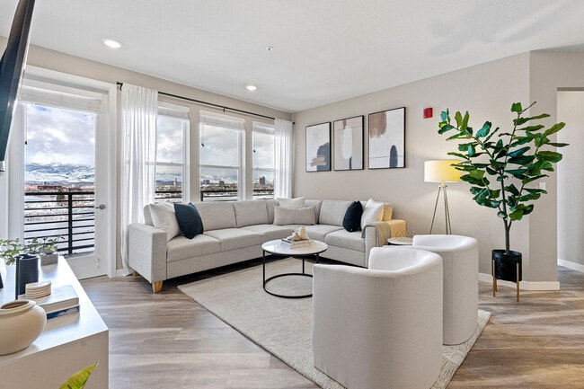 Photo - 375 Harbour Cove Dr Unit SI FL4-ID1228253P