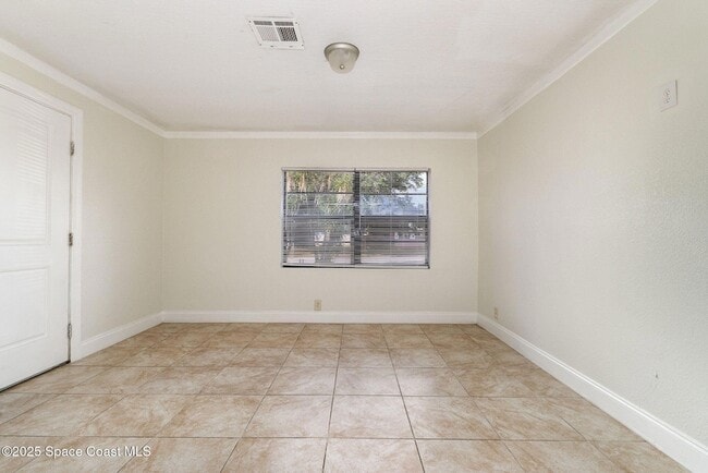 Photo - 589 Clarke St