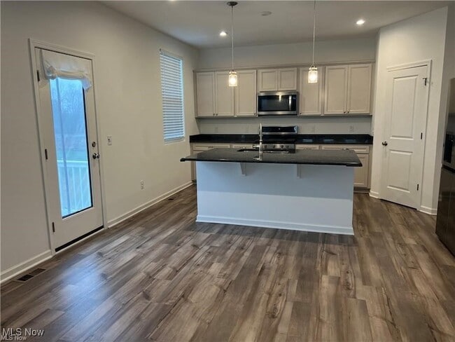 Photo - 63 Woodhull Cir