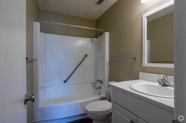 2BR,2BA_East Bay_1000 SqFt - East Bay Apartments