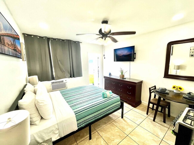 Building Photo - 338 Van Buren St Unit SI FL1-ID1520224P
