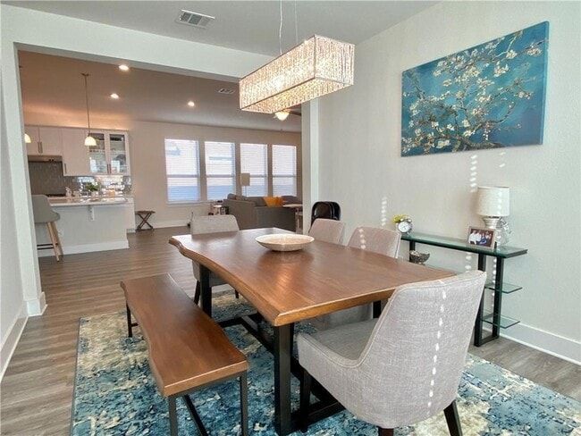 Photo - 15700 Apex Plaza