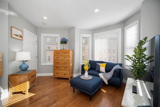 Building Photo - 476498-498 Hanover St Exd Unit SI ID1364248P