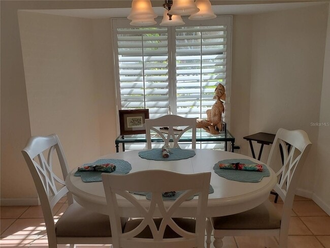 Photo - 2745 Cardwell Way