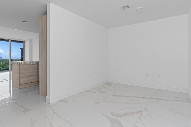 Photo - 16385 Biscayne Blvd Unit 717