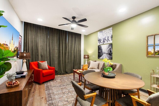 Photo - 611 Commerce St Unit ID1267084P