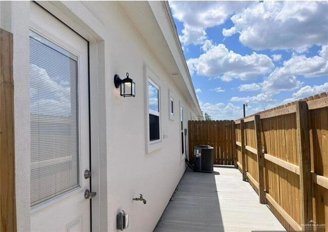 Photo - 3900 Ventura Ave Unit 3