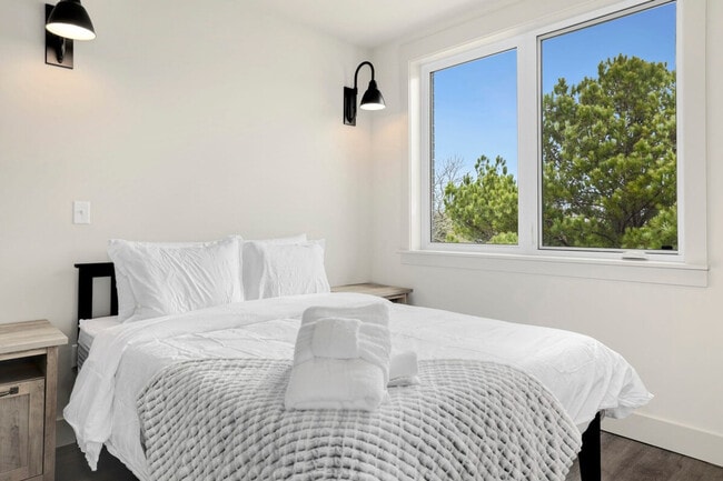 Photo - 10 Riordan Rd Unit ID1221880P