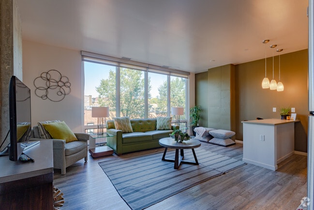 1BR, 1BA - F - Ovation 309