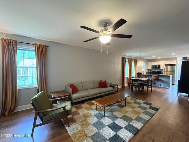 Photo - 162 Midway Rd