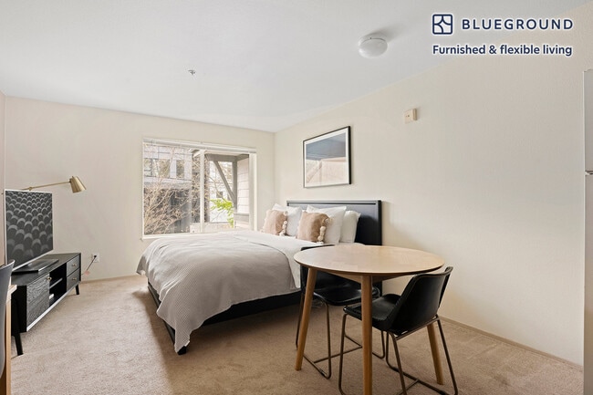 Building Photo - 4760 21st Ave NE Unit FL3-ID861