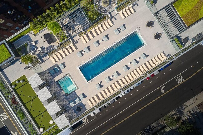 Photo - 360 W Illinois St Unit ID407366P