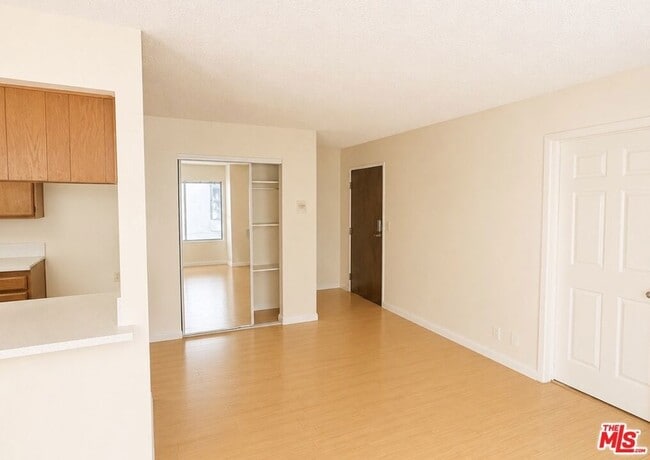 Photo - 13406 Moorpark St Unit 102