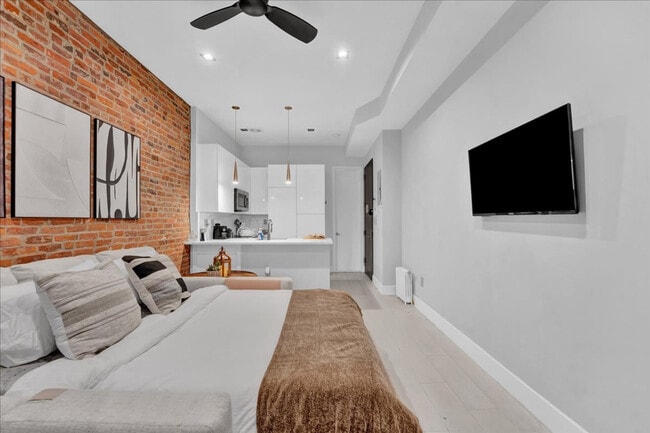 Building Photo - 120 Christopher St Unit ID1250782P