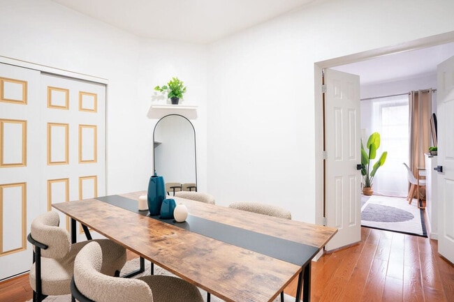 Photo - 454 W 47th St Unit ID1022013P