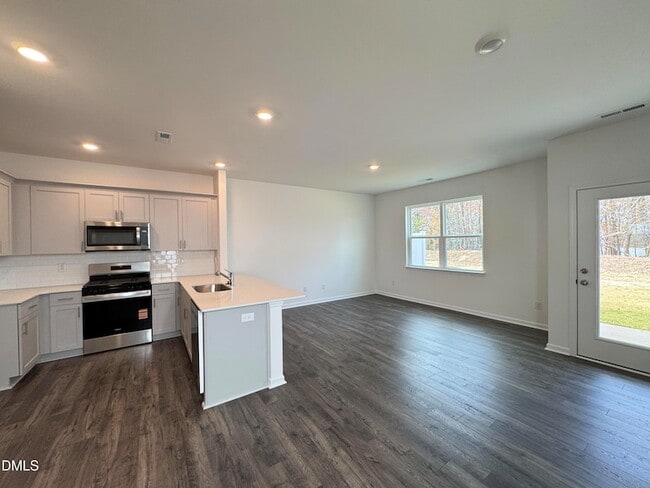 Photo - 419 Belgian Red Wy