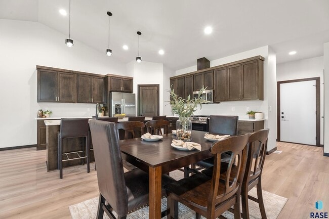 Photo - 1113 S Foss Ave