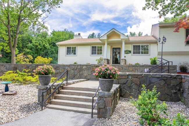 Photo - Foxrun Apartments