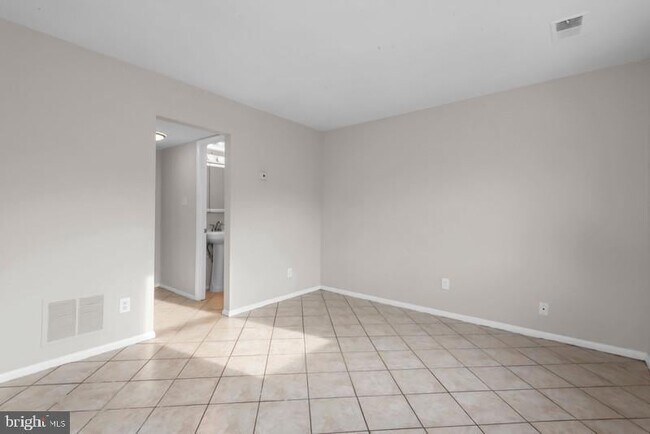 Photo - 45 Heritage Ct