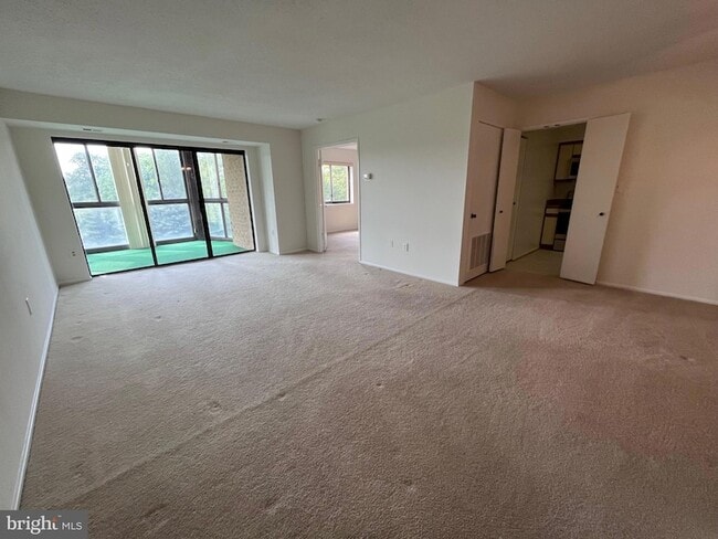 Photo - 15100 Interlachen Dr Unit 815