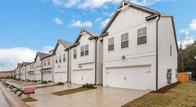 Building Photo - 2021 Old Covington Hwy SE