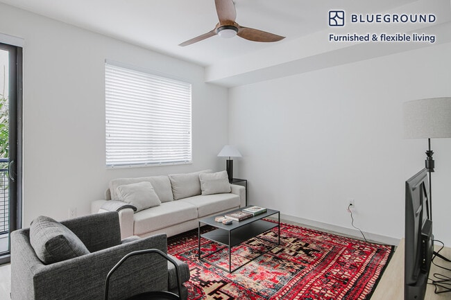 Building Photo - 221 SW 12th St Unit FL2-ID137