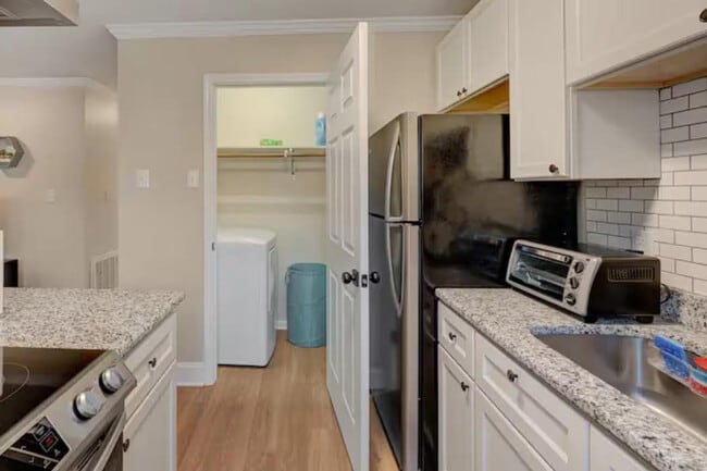 Photo - 2225 Summit St Unit ID1391826P