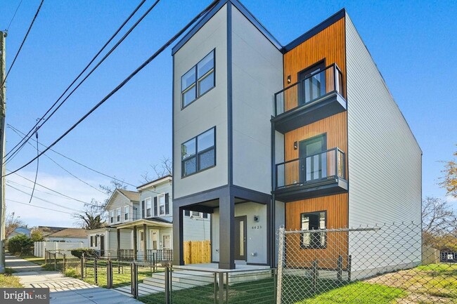 Photo - 4421 Kane Pl NE