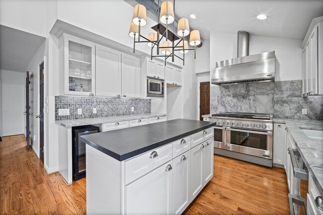 Photo - 1526 Adkins Rd