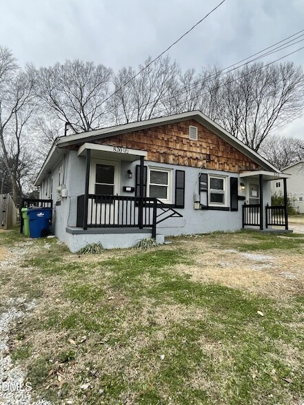 Building Photo - 820 Coleman St Unit 1/2