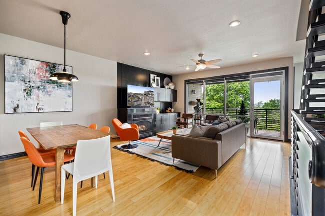 Building Photo - 299 E Noble Ln Unit ID1221799P