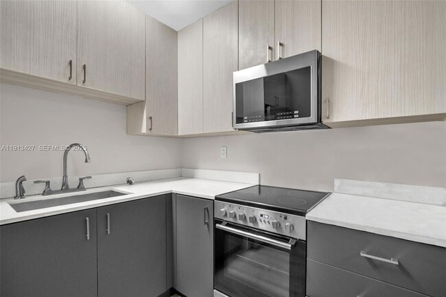 Photo - 3030 NW 16th St Unit 3