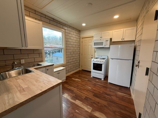 Photo - 260 Oak Ave Unit A