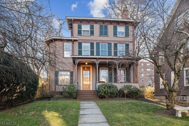 Building Photo - 17 Hill St