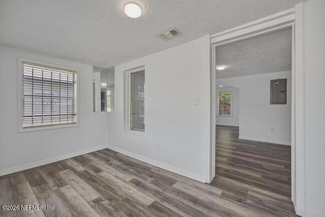 Photo - 1216 W 24th St