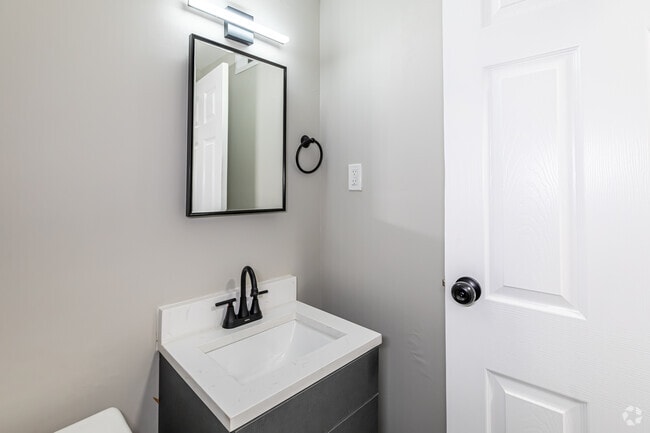 2BR, 1.5BA - Kitchen - Windsor Crossing