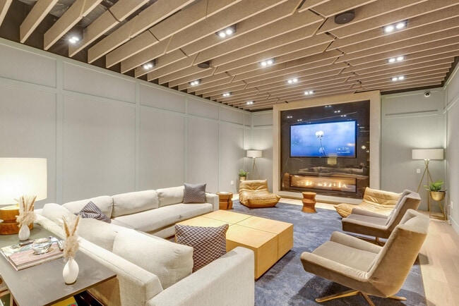 Building Photo - 68 W 37th St Unit FL24-ID1286048P