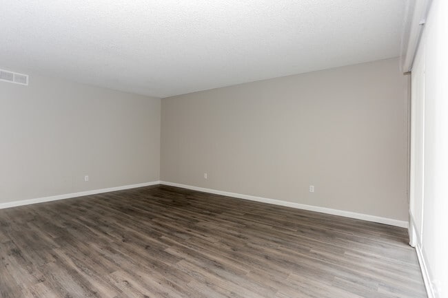 2BR, 2BA - 1004 SF remodeled - La Veta Grand