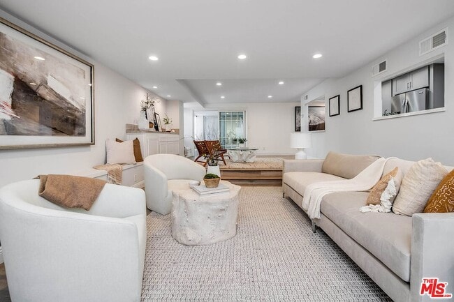 Photo - 441 N Oakhurst Dr
