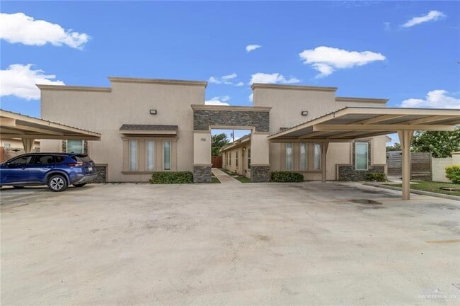 Building Photo - 700 E Myrtle Beach Ave Unit 3