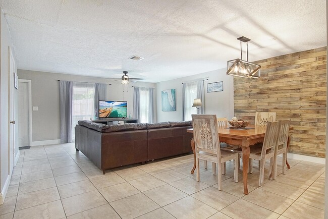 Photo - 1002 Avenue E