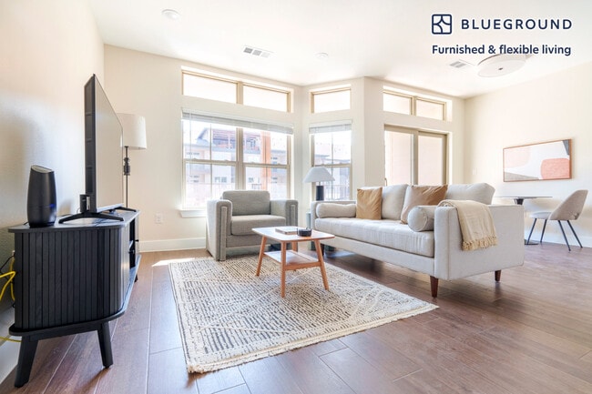 Building Photo - 1501 W Howard Ln Unit FL5-ID362