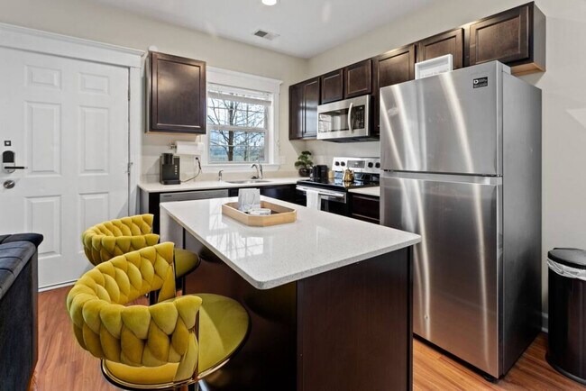 Photo - 692 E Ferry St Unit ID1228593P