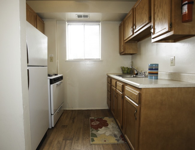 Photo - Parkside Gardens Apartments and Townhouses