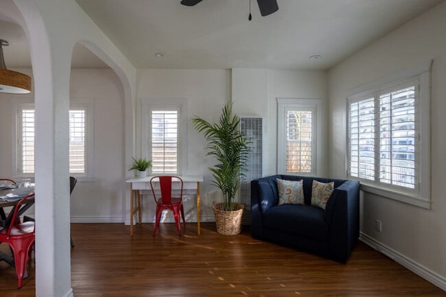 Building Photo - 4916 Long Branch Ave Unit ID1288250P