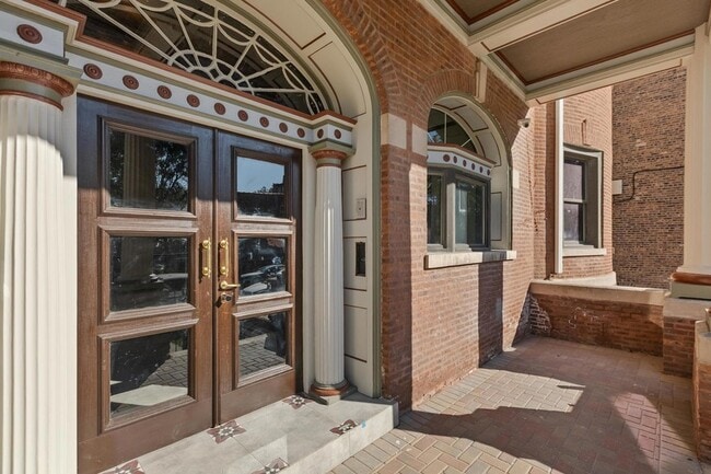 Photo - 444 E 48th St