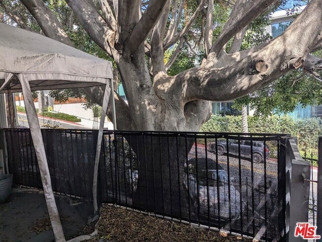 Photo - 1323 N Olive Dr Unit 25B