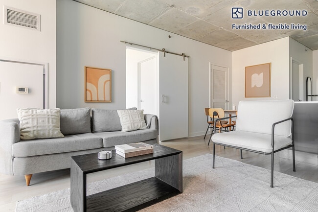 Photo - 311 W Illinois St Unit GO FL6-ID1247