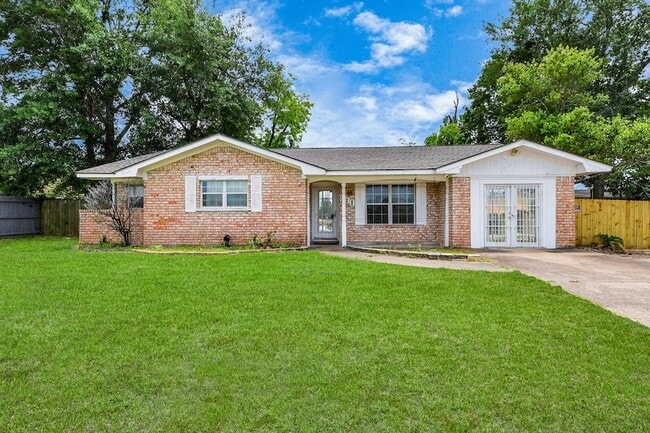 Photo - 811 Hillcrest Dr