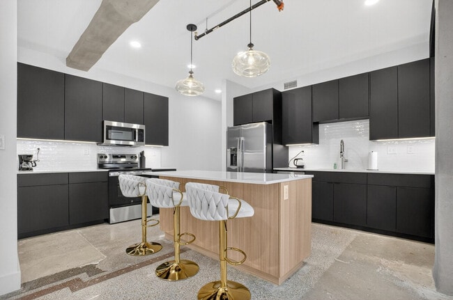 Photo - 100 W 5th St Unit ID1322458P